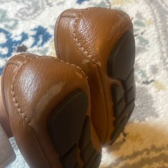 Michael Kors tan leather flats with gold emblem Size 7.5 - Picture 7 of 11